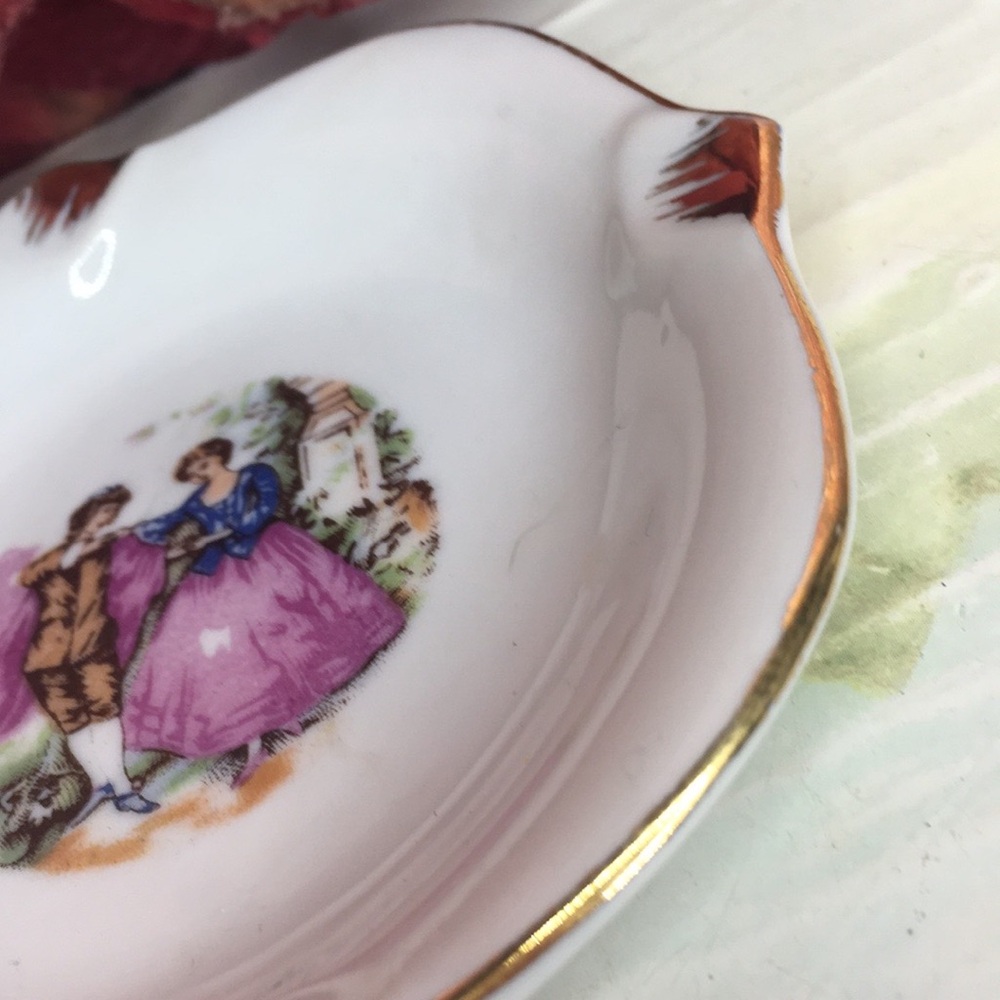 Vintage MCM Porcelain   Fragonard’s Courting Couple  Ashtray Trinket Dish - Picture 6 of 9